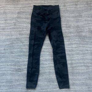 LULULEMON Instill High-Rise 7/8 leggings in perfect conditon!